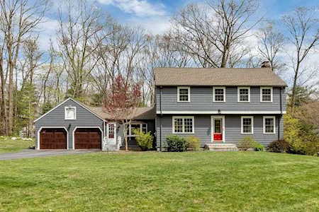 8 Whippletree Rd Chelmsford, MA 01824