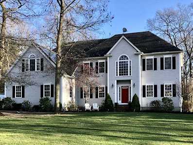 16 Summer Heights Dr Franklin, MA 02038