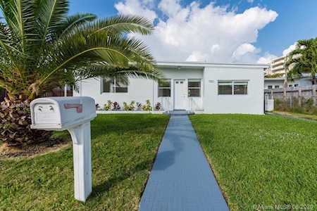7552 Adventure Ave North Bay Village, FL 33141