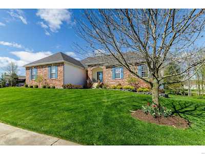 2701 Fairway Estates Dr Wentzville, MO 63385