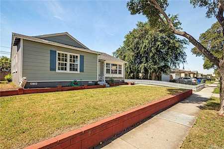 2818 Eckleson Street Lakewood, CA 90712