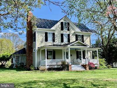 93 St Paul St Hamilton, VA 20158