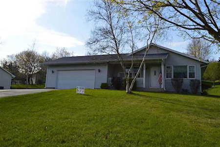 663 Mooreland Cir Portage, WI 53901