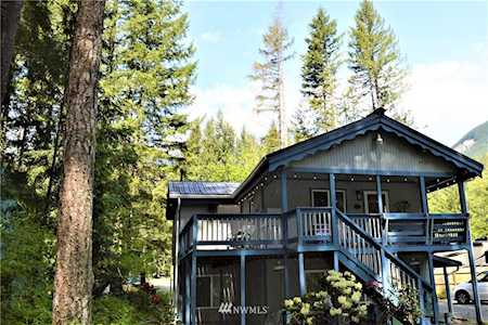 105 Mountain View Lane S White Pass, WA 98361