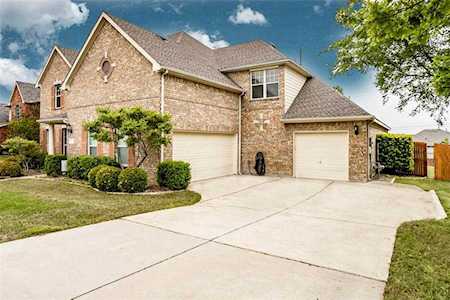 5233 Winterberry Court Fort Worth, TX 76244