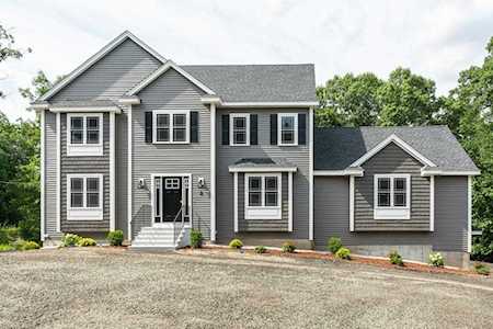 27 Fieldstone Lane Billerica, MA 01821