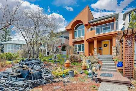 2016 8 Avenue NW Calgary, AB T2N 4J4