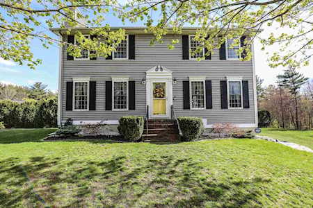 30 Rosecliff Ln Manchester, NH 03109