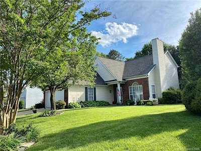 8906 Pickering Grove Ln Charlotte, NC 28216