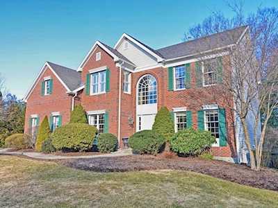 51 Dover Cir Franklin, MA 02038