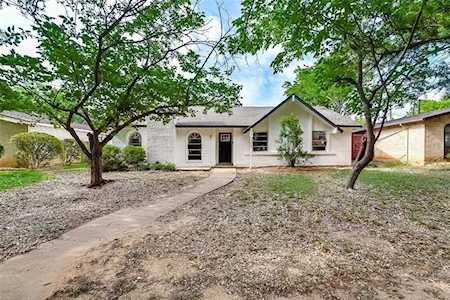 1325 Iris Lane Lewisville, TX 75067