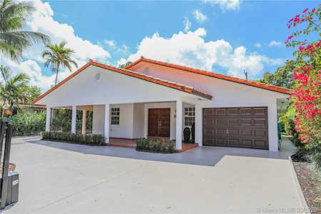 910 SW 23rd Rd Miami, FL 33129