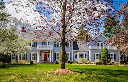 10 Village Hill Rd Dover, MA 02030