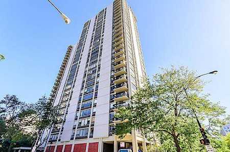 1360 N Sandburg Terrace #2204C Chicago, IL 60610
