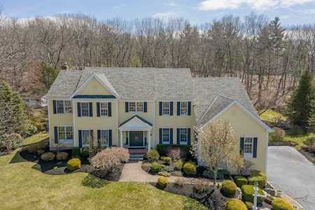 8 Greenwood Rd Hopkinton, MA 01748