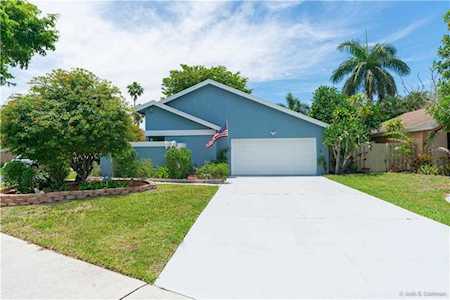 940 Rainberry Lake Dr Delray Beach, FL 33445