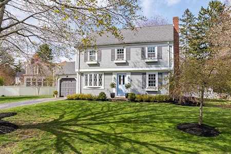 18 Oxford Rd Wellesley, MA 02481