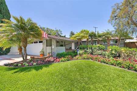 2537 Greenbriar Ln Costa Mesa, CA 92626