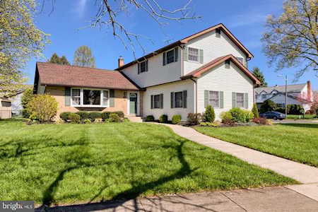 739 York Rd Mount Laurel, NJ 08054