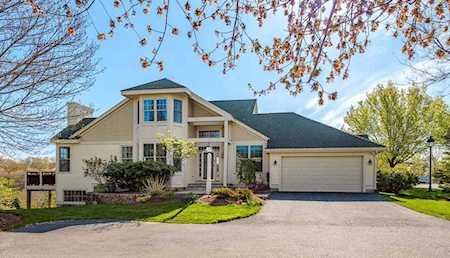19 Carriage Hill Circle #19 Southborough, MA 01772