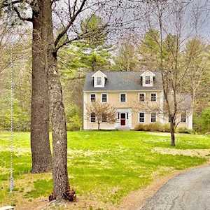 8 Lawrence Dr Groton, MA 01450