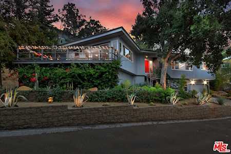 21310 Castillo Street Woodland Hills, CA 91364