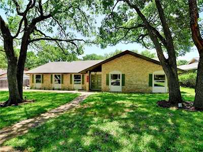 9305 Spring Hollow Dr Austin, TX 78750