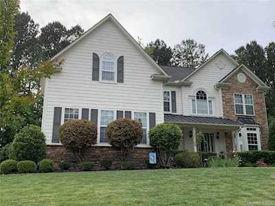 408 Stonewater Bay Ln Mount Holly, NC 28120