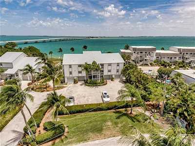 800 Sextant Dr #4 Sanibel, FL 33957
