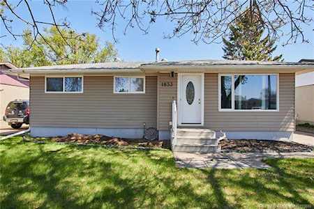 1833 SE 19 Ave Medicine Hat, AB T1A 3