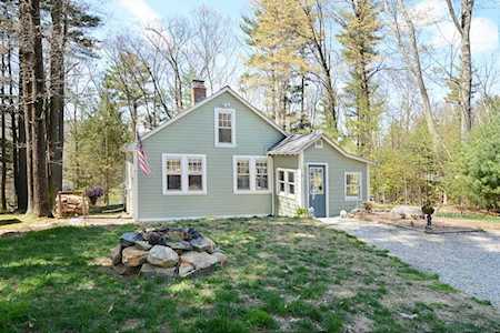 19 2nd St Brimfield, MA 01010