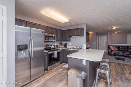 8437 Grand Trevi Dr Louisville, KY 40228