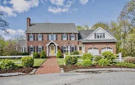 22 Partridge Cir North Attleboro, MA 02760