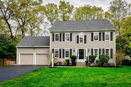18 Pheasant Hollow Rd Natick, MA 01760