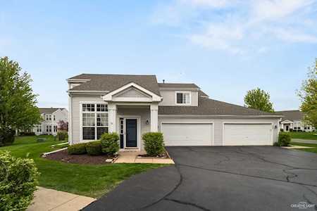 231 Grays Dr #1 Oswego, IL 60543