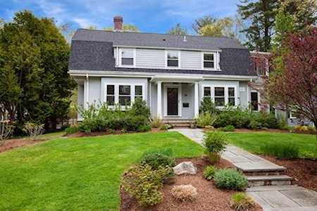 29 Summit Rd Wellesley, MA 02482
