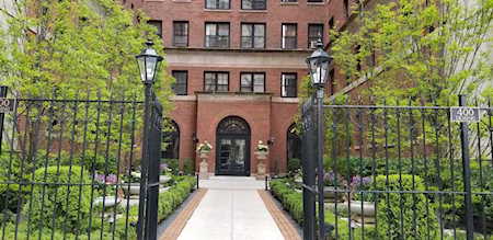 400 W Deming Place #2J Chicago, IL 60614