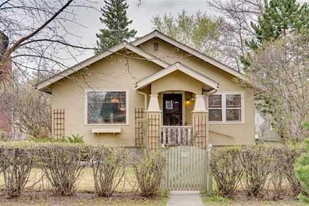 138 9 Avenue NE Calgary, AB T2E 0V2