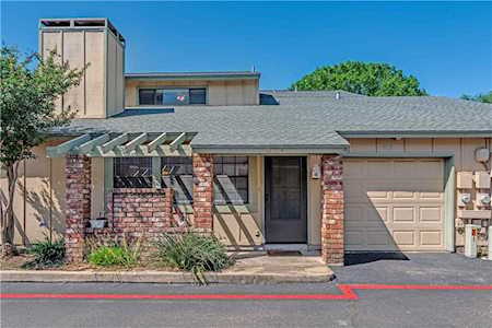 910 W Meadowmere Ln Austin, TX 78758