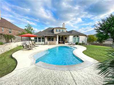 381 Torrington Dr Austin, TX 78737