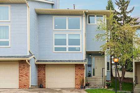 9 Millrise Lane SW Calgary, AB T2Y 2C2