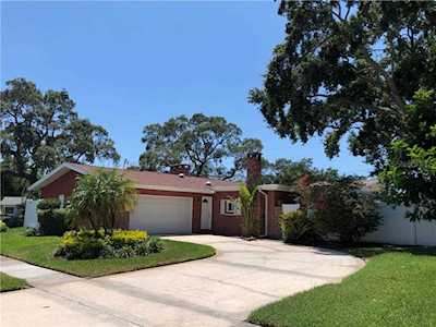 14201 Yacht Club Blvd Seminole, FL 33776