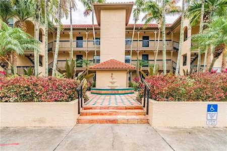 2400 Feather Sound Dr #525 Clearwater, FL 33762