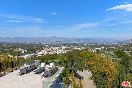 12480 Viewcrest Road Studio City, CA 91604