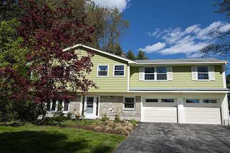 47 Ledgewood Rd Framingham, MA 01701