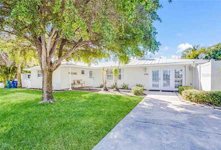 305 Crescent Dr Anna Maria, FL 34216