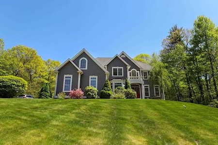 3 Cranberry Ct Mendon, MA 01756
