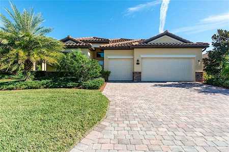 315 Whispering Palms Ln Bradenton, FL 34212
