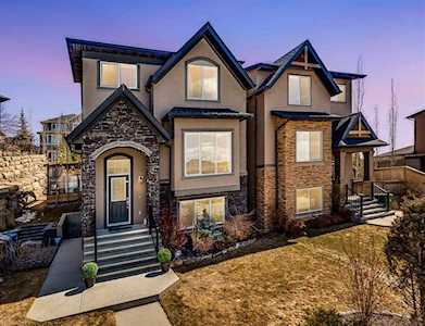 41 Aspenshire Close SW Calgary, AB T3H 0R2