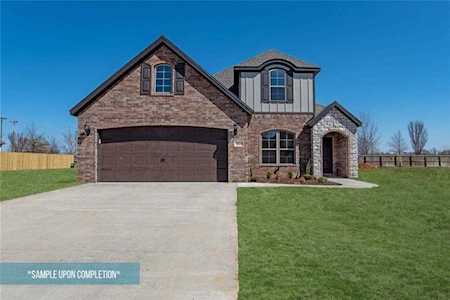 1420 Canal St Lowell, AR 72745